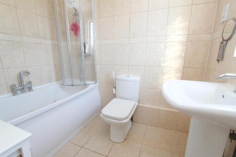 BED 1 ENSUITE.jpg