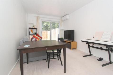 lounge b.JPG