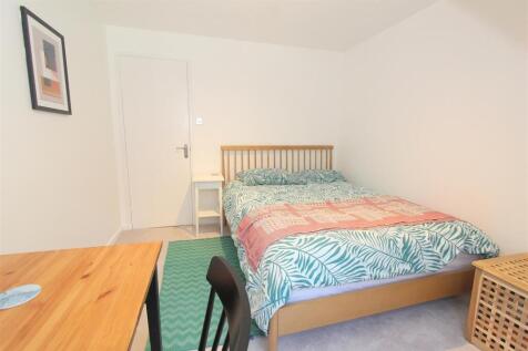 bedroom b.JPG