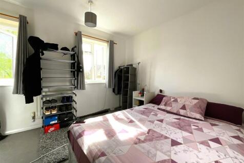 bedroom1.jpg