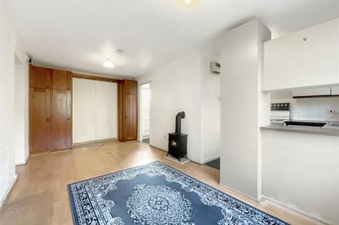 Open Plan Living / Kitchen &amp; Sleeping Area
