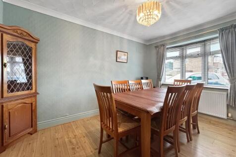 Bedroom / Dining Room