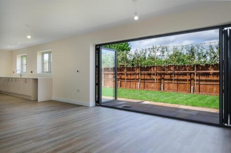 Large Open Plan Living / Dining Kitchen