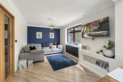 Open Plan Living / Dining Kitchen