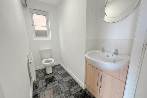 Downstairs-toilet.jpg