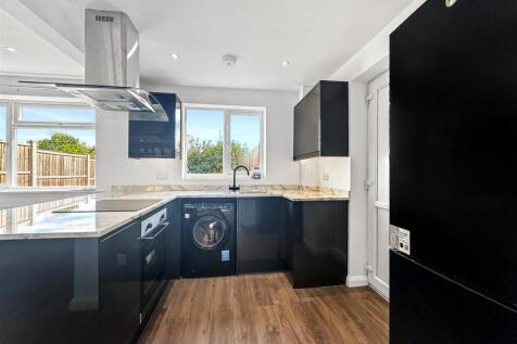 Kitchen 1.jpg