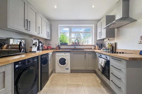 Kitchen 1.jpg