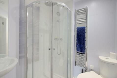 En suite shower