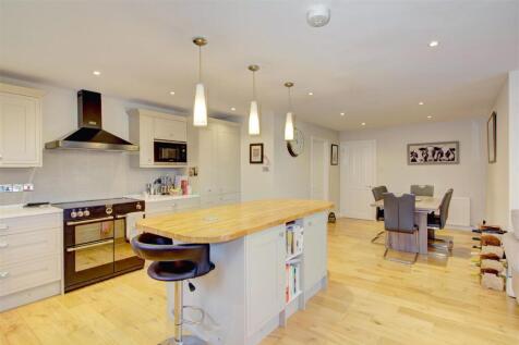 Kitchen/dining/family room