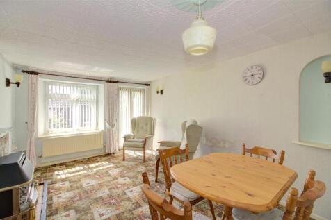 Sitting/dining room