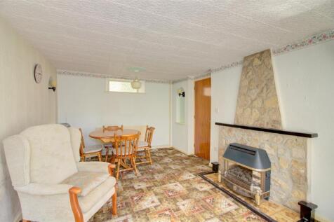 Sitting/dining room