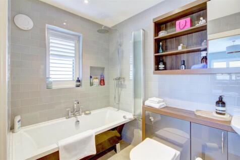 Master bedroom en-suite
