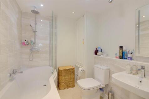 En-suite shower