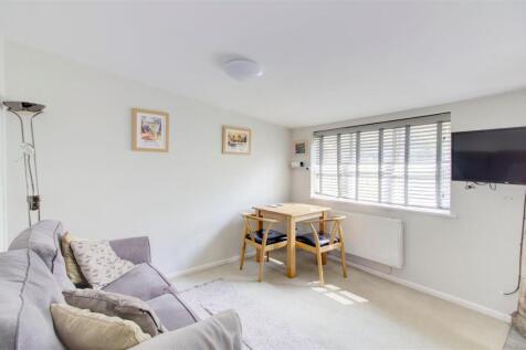 Sitting/dining area