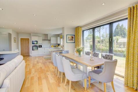 Kitchen/dining/family room