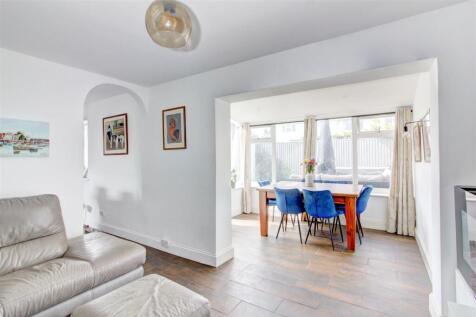 Sitting/dining room