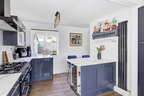 Kitchen 1.jpg