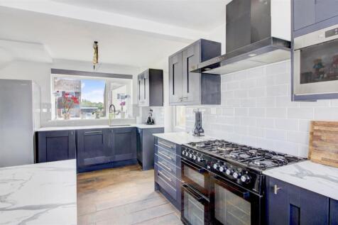 Kitchen 2.jpg