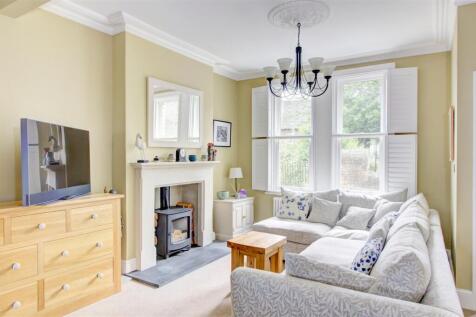 Sitting/dining room