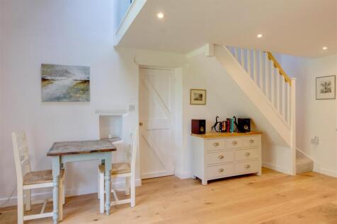Reception/bedroom