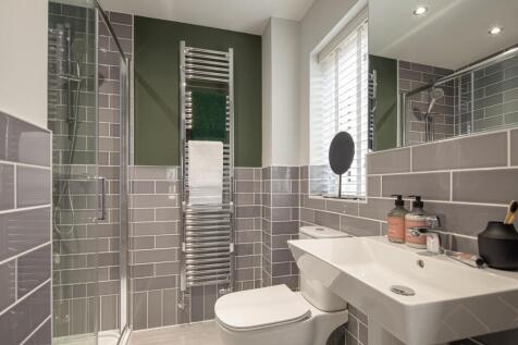 En suite bathroom in the Ingleby 4 bedroom home