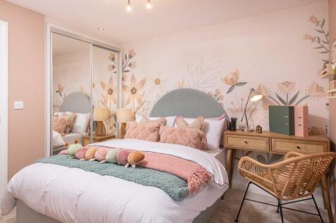 Spacious double bedroom