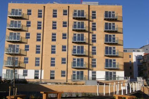 QUEEN MARY AVE E18