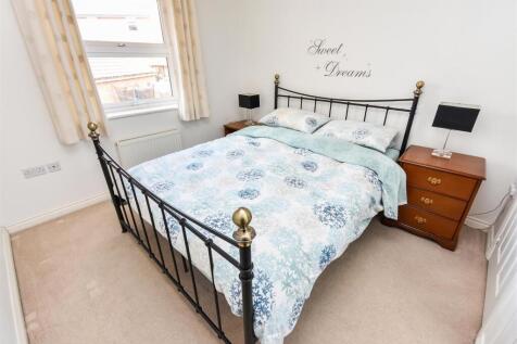 Bedroom1_2.JPG