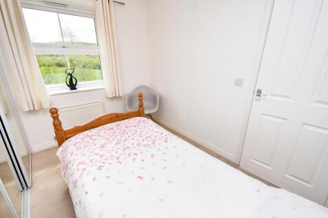 Bedroom2_2.JPG