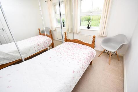 Bedroom 2.JPG
