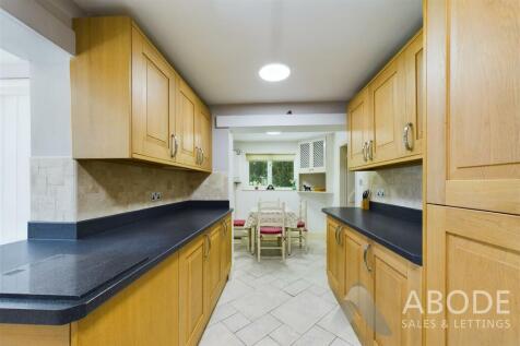 CAM02696G0-PR0355-STILL013.jpg