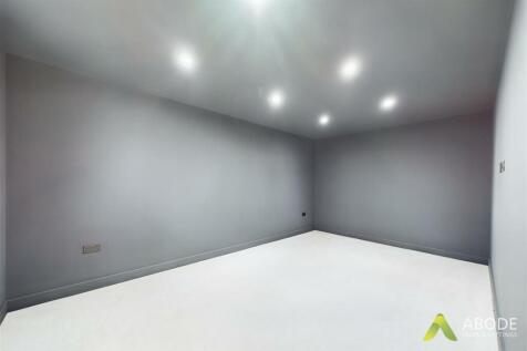 CAM02696G0-PR0266-STILL006.jpg