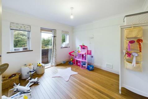 CAM02696G0-PR0396-STILL015.jpg