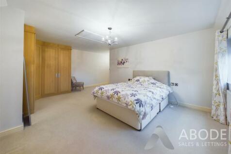 CAM04151G0-PR0096-STILL005.jpg