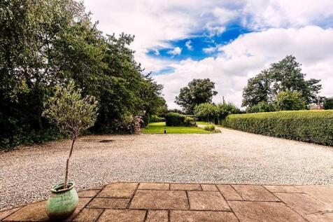 TheWoodyard_22_Outside.jpg