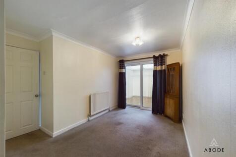 CAM02696G0-PR0506-STILL006.jpg