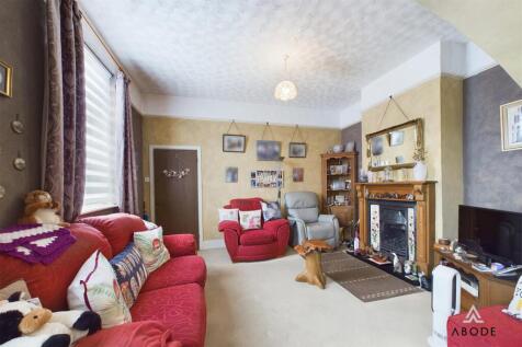 CAM02696G0-PR0512-STILL007.jpg