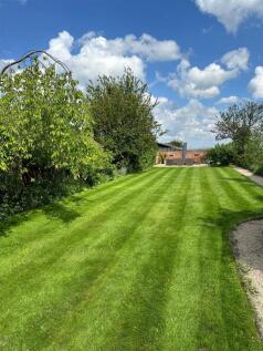 53 Barroon Back garden.jpg