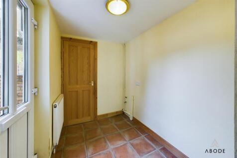 CAM04151G0-PR0126-STILL018.jpg