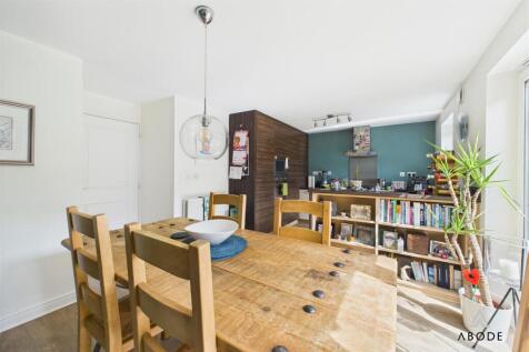 CAM03645G0-PR0190-STILL017.jpg
