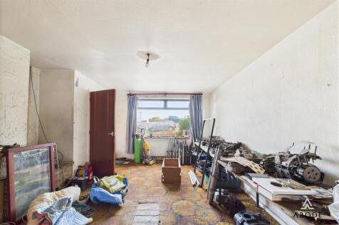 CAM02696G0-PR0580-STILL002.jpg
