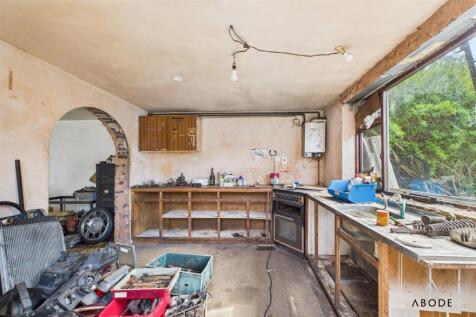 CAM02696G0-PR0580-STILL004.jpg