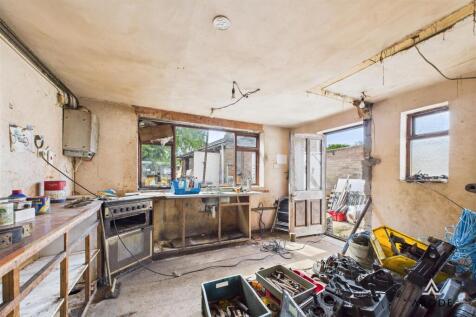 CAM02696G0-PR0580-STILL005.jpg