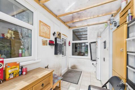 CAM02696G0-PR0589-STILL009.jpg