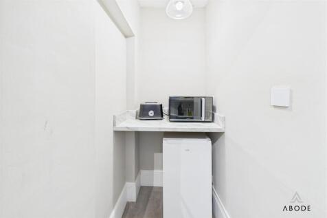 CAM04151G0-PR0191-STILL019.jpg