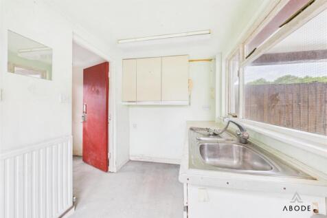 CAM02696G0-PR0639-STILL013.jpg