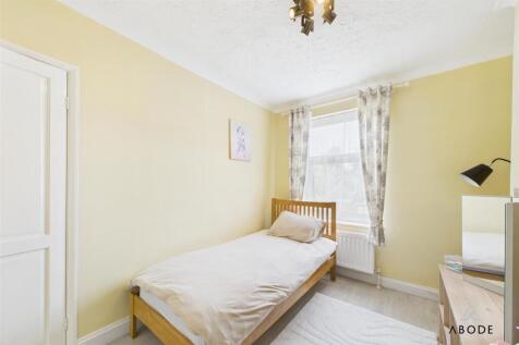 CAM02696G0-PR0647-STILL012.jpg