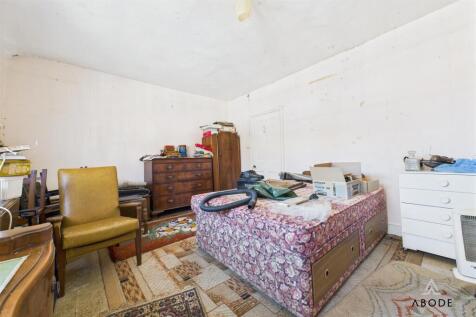 CAM03473G0-PR0400-STILL014.jpg