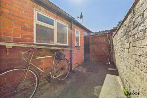CAM03473G0-PR0400-STILL015.jpg