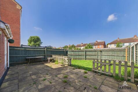 CAM02696G0-PR0671-STILL006.jpg
